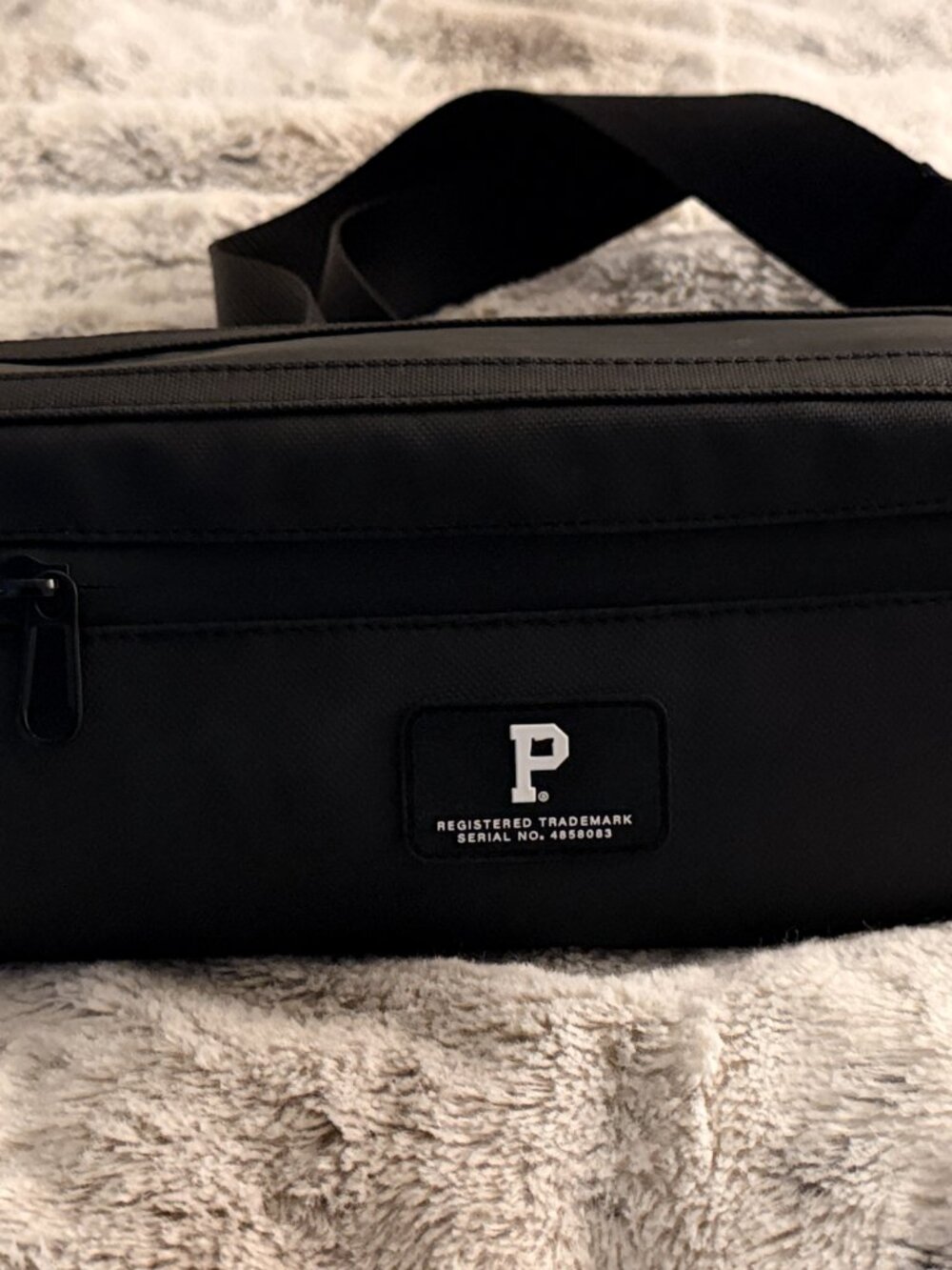 Cascade Crossbody Bag - Black - Picture 3 of 9